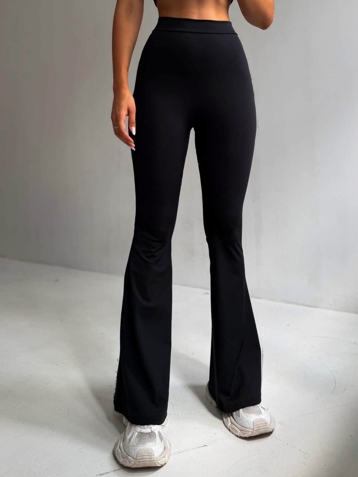 Legginsy flare M/L – czarne, modelujące